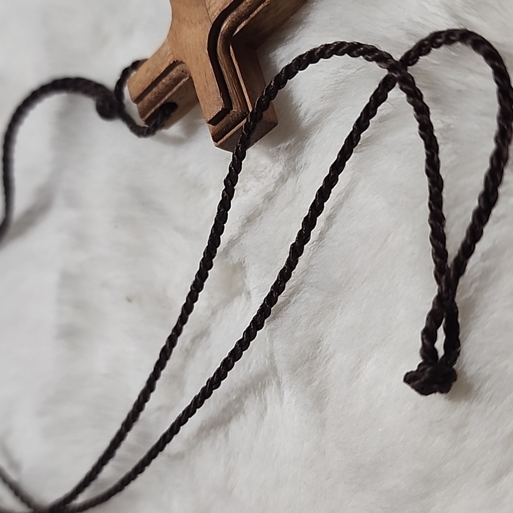 HANDMADE HAND CARVED WOOD CROSS ✝️ NECKLACE. - Picture 3 of 4